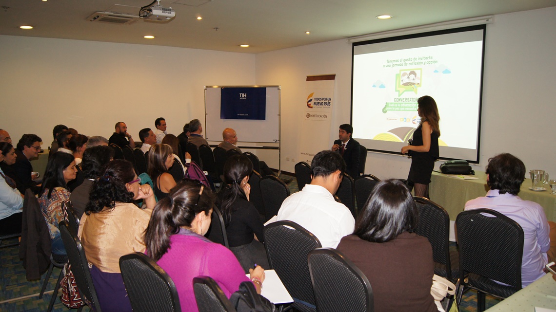 El papel de la educación rural es fundamental en la construcción de la paz y el posconflicto para nuestro país El papel de la educación rural es fundamental en la construcción de la paz y el posconflicto para nuestro país