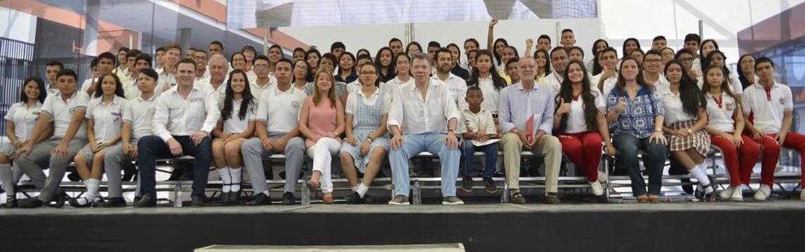 Presidente Santos entregó megacolegio Gardenias en Barranquilla