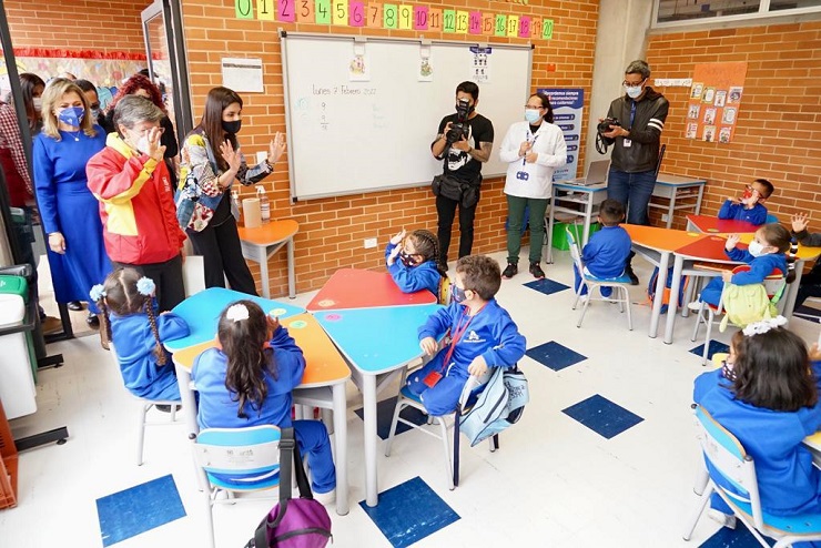 Las nuevas sedes de estos 2 colegios suman 64 aulas nuevas. Las nuevas sedes de estos 2 colegios suman 64 aulas nuevas.