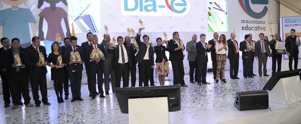 Presidente Juan Manuel Santos y Ministra Gina Parody lideraron la Jornada del Día de la Excelencia Educativa