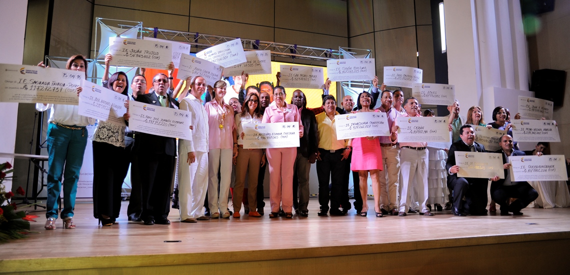 Gina Parody entregó más de $4 mil 200 millones, en incentivos a 31 colegios del Valle del Cauca por superar las metas en calidad educativa