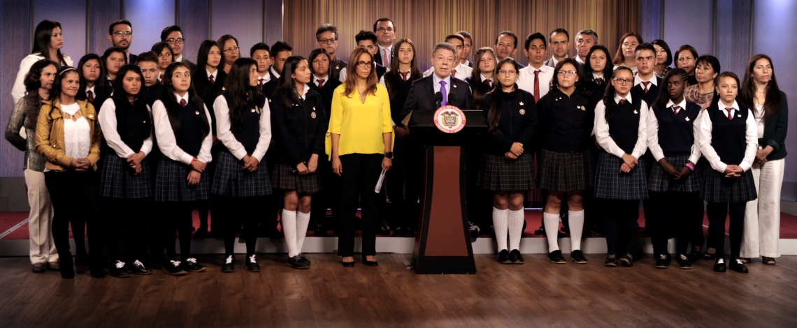 Presidente Santos y Ministra Parody anunciaron el listado de colegios seleccionados para los Campos Nacionales de Inmersión en Inglés