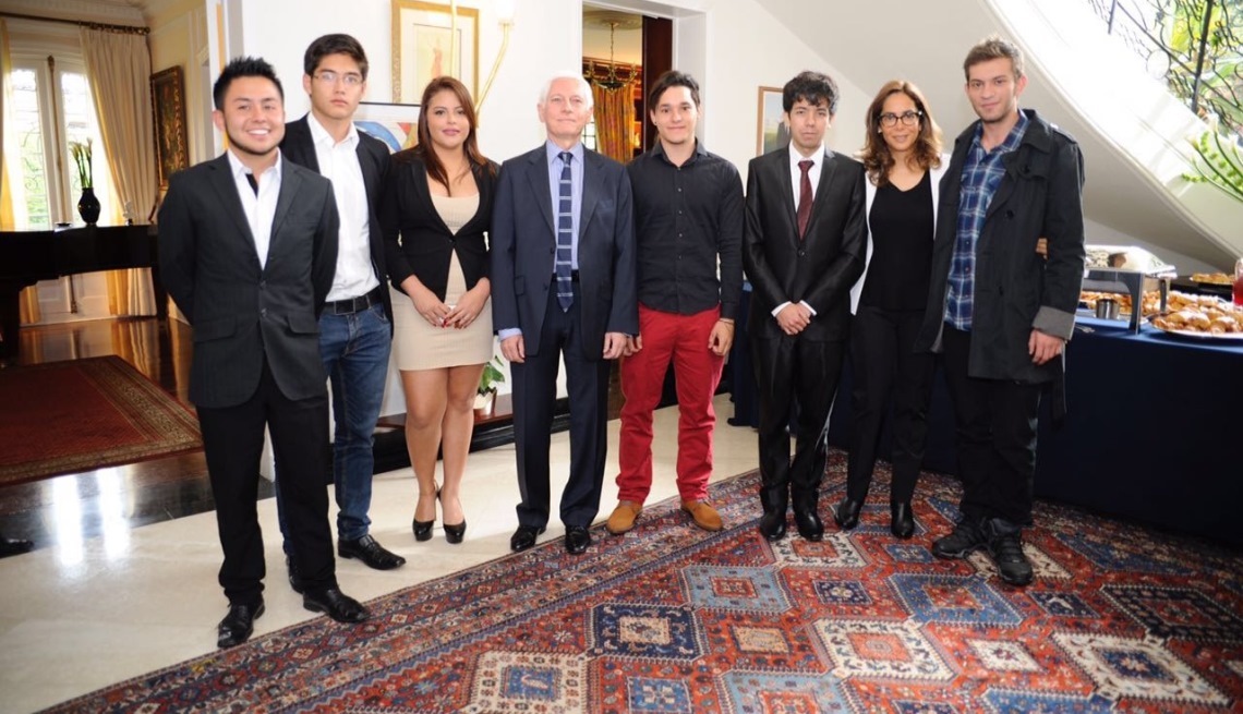 Programa ´Pilos por el Mundo' enviará sus seis primeros jóvenes a estudiar en Francia