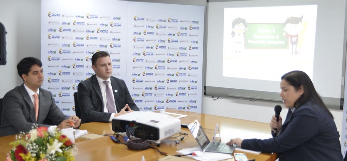 Estudiantes de colegios oficiales mueven positivamente el examen Saber 11°