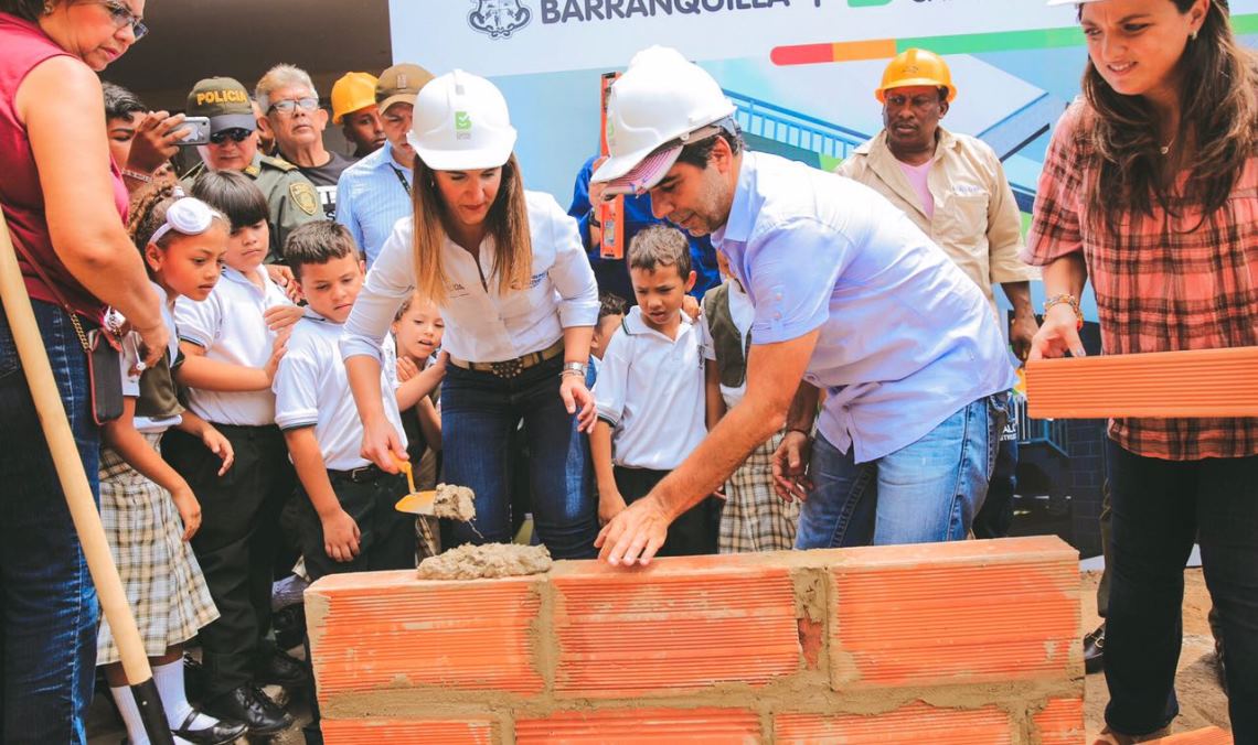 Hoy estamos poniendo otra primera piedra para otro colegio en Barranquilla: ministra Giha