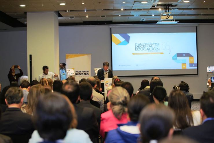 Asistentes a la presentacion del Plan Nacional Decenal de Eduación Asistentes a la presentacion del Plan Nacional Decenal de Eduación