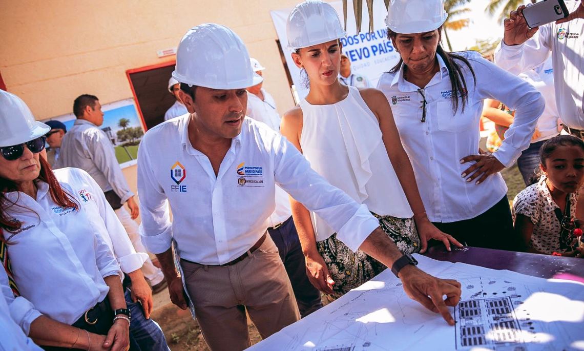 Con modernización de la infraestructura, el Magdalena garantizará avances en materia de calidad educativa, la Ministra Giha revisa planos con otras autoridades del departamento