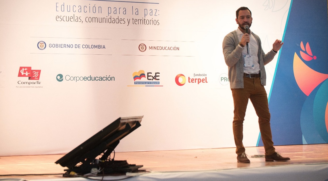 Al implementar la educación emocional en los colegios se crearían espacios y condiciones donde los niños y jóvenes pueden hablar de lo que sienten