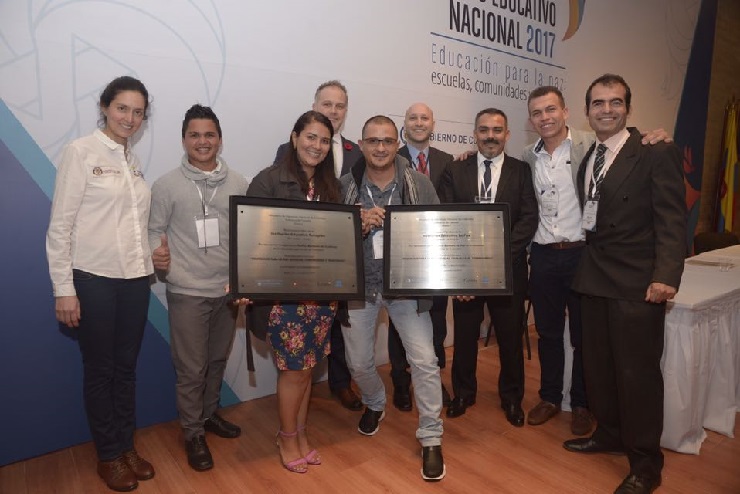 Reconocimiento a experiencias de paz en colegios Reconocimiento a experiencias de paz en colegios