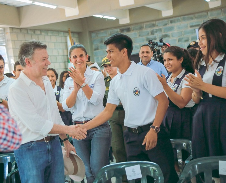 Escuela Plus lleva contendos pedagógicos de calidad a través de televisión satelital a los establecimientos educativos más apartados del pais.