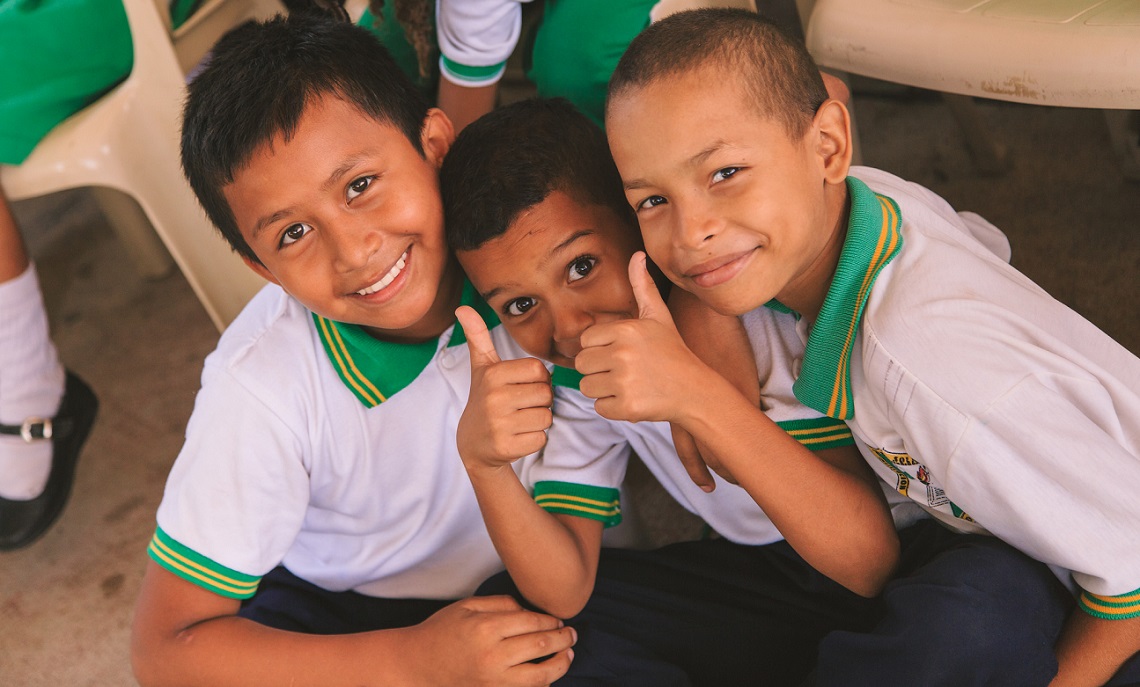 El Ministerio de Educación hace un nuevo llamado para que los padres de familia acudan a los colegios más cercanos a matricular a sus hijos y no se quede ninguno sin estudiar este año.