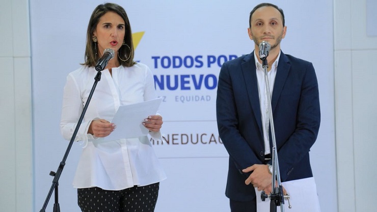 Ministra Yaneth Giha y Director designado de Colciencias Ministra Yaneth Giha y Director designado de Colciencias