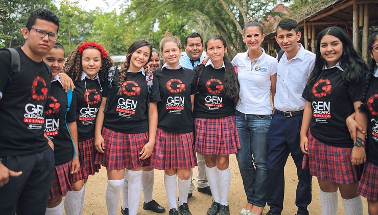 Ministra con estudiantes de la macarena Ministra con estudiantes de la macarena