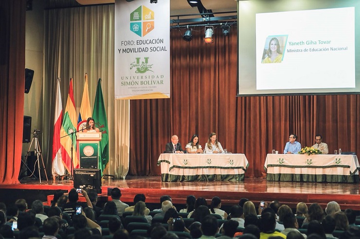 En su visita a Barranquilla, la Ministra participó además del Foro sobre Educación y Movilidad, en la universidad Simón Bolívar. Allí resaltó las acciones que ha hecho el presidente Juan Manuel Santos para que la educación sea la prioridad y el centro de su Gobierno.