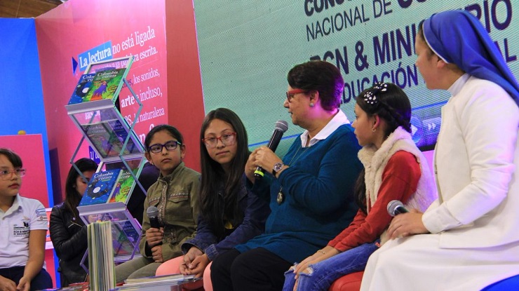 Irene Vasco, escritora, modera lanzamiento de Colombia Cuenta