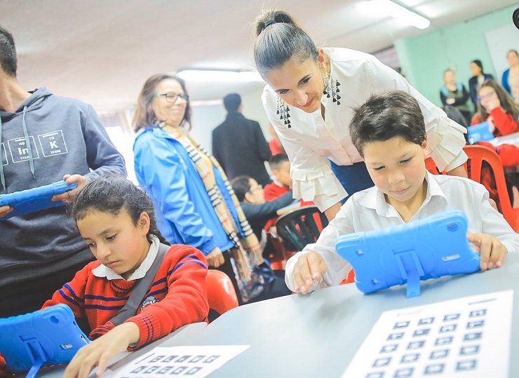 Ministra de Educación visitó el minicampus inmersivo en tecnología de la I.E. Externado Camilo Torres