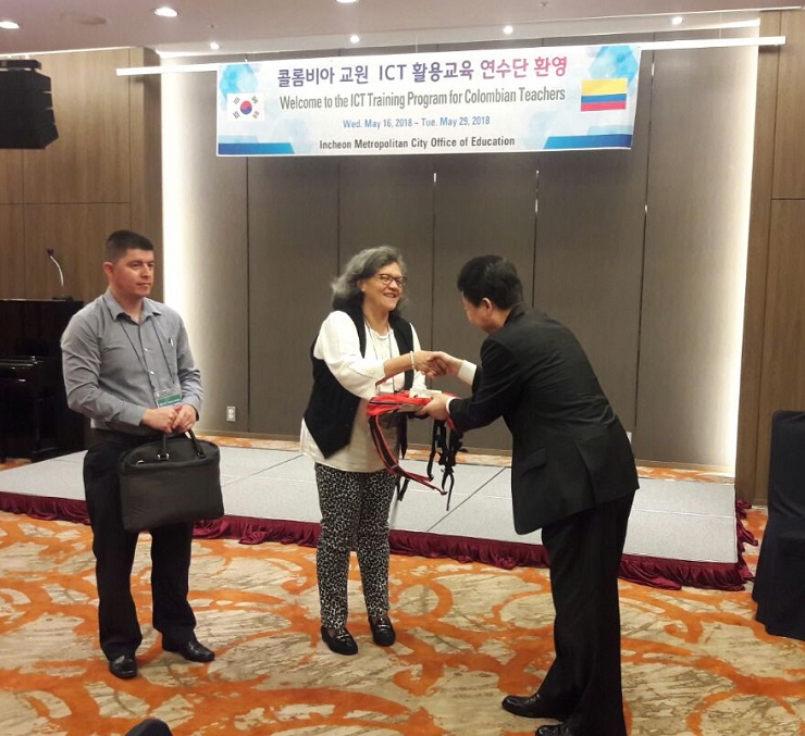 18 docentes colombianos participaron de una pasantía en Corea del Sur