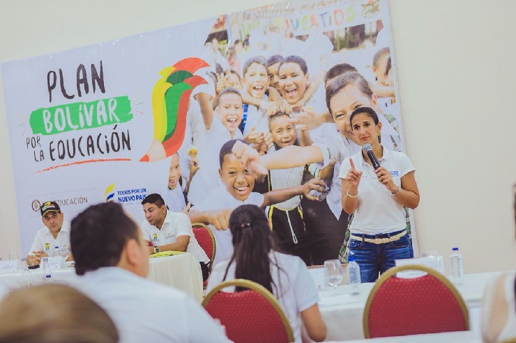 Ministra Yaneth Giha en encuentro del Plan Bolivar Ministra Yaneth Giha en encuentro del Plan Bolivar