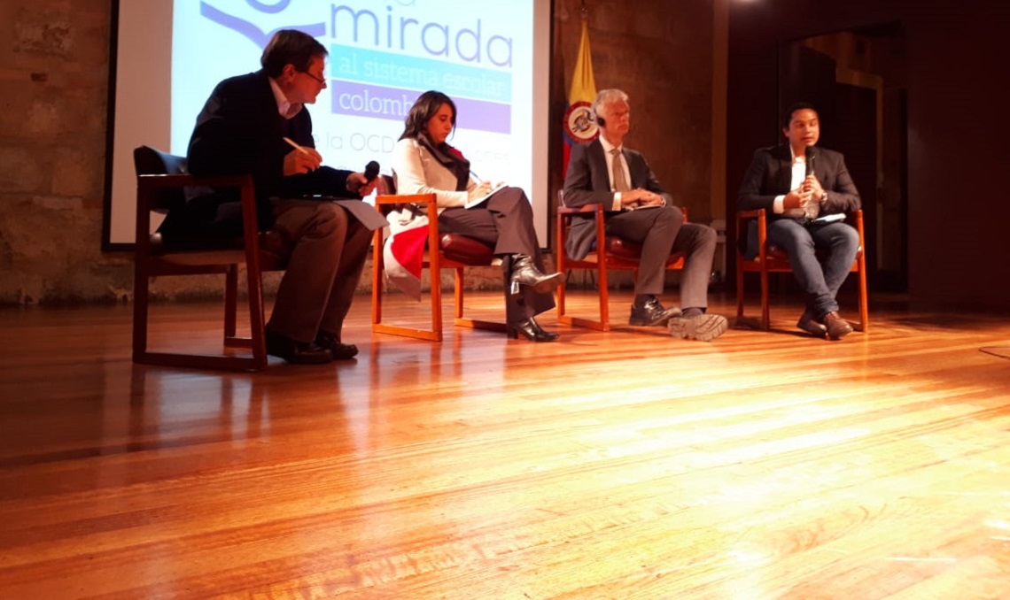 Pedro Ravela, Uruguay; Laura Barragán, Colombia; Andreas Schleicher, OCDE; en panel sobre evaluación docente