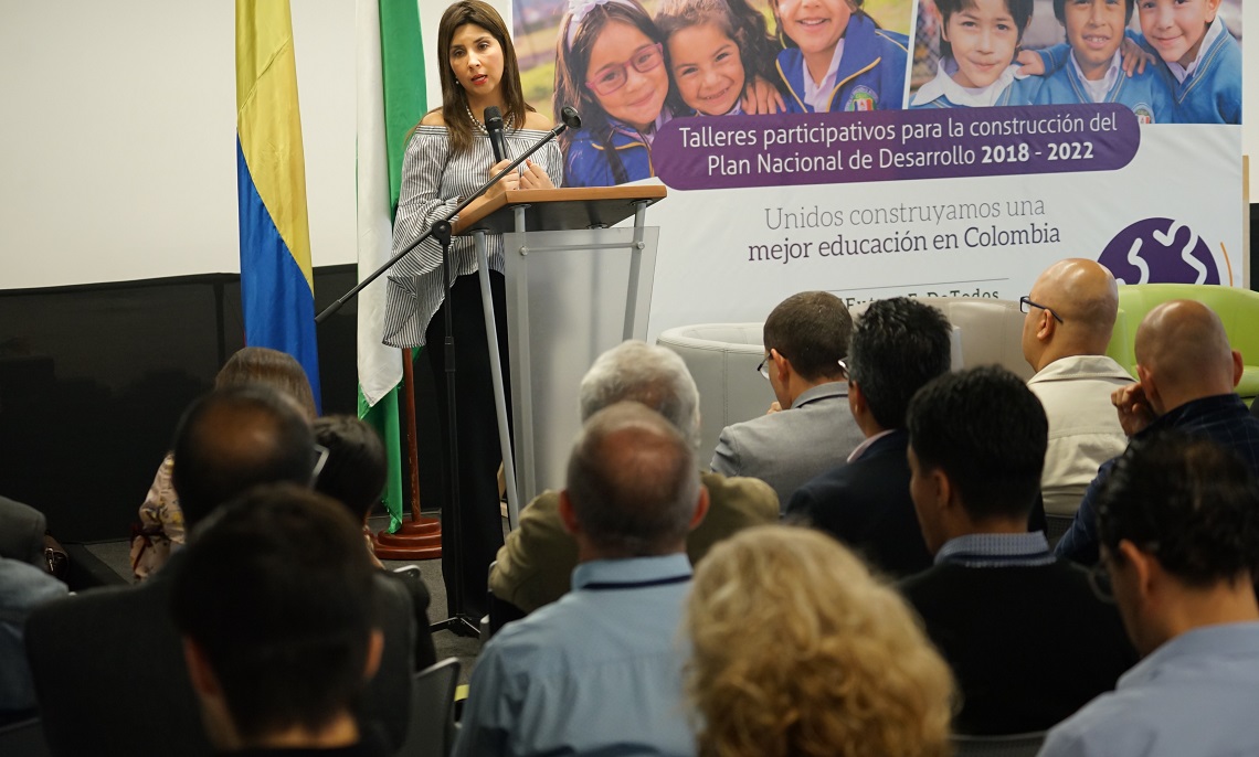 Ministra Maria Victoria en taller de Medellín para el Plan Nacional de Desarrollo
