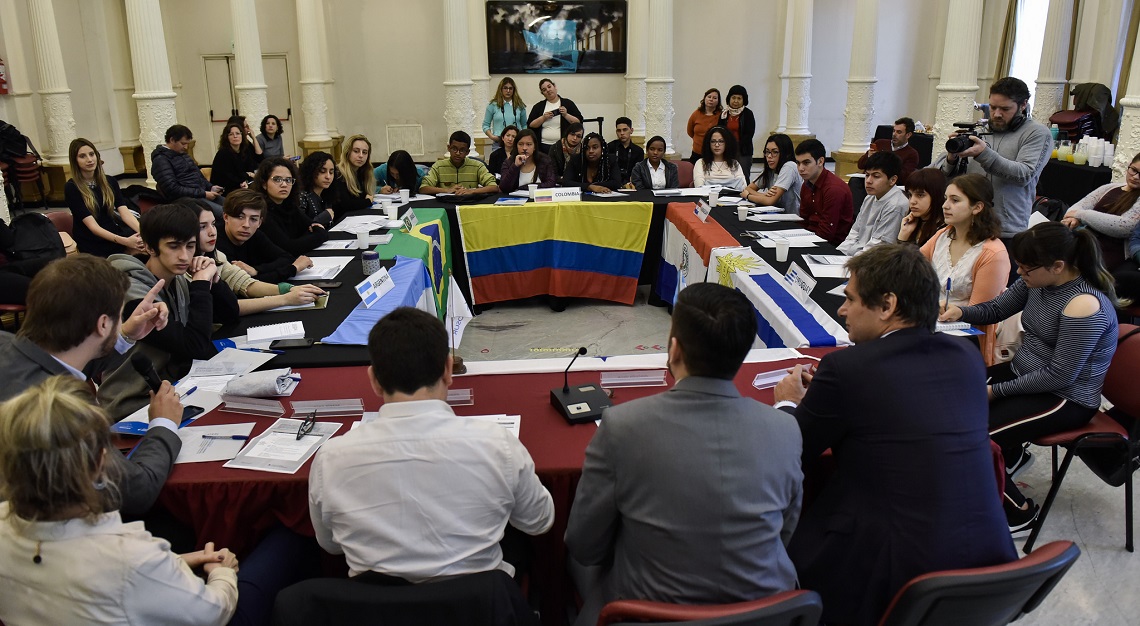 Seis estudiantes colombianos representan a Colombia en Argentina tras ganar la versión 14 del concurso ‘Caminos del Mercosur’