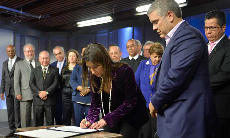Gobierno y docentes logran acuerdo histórico