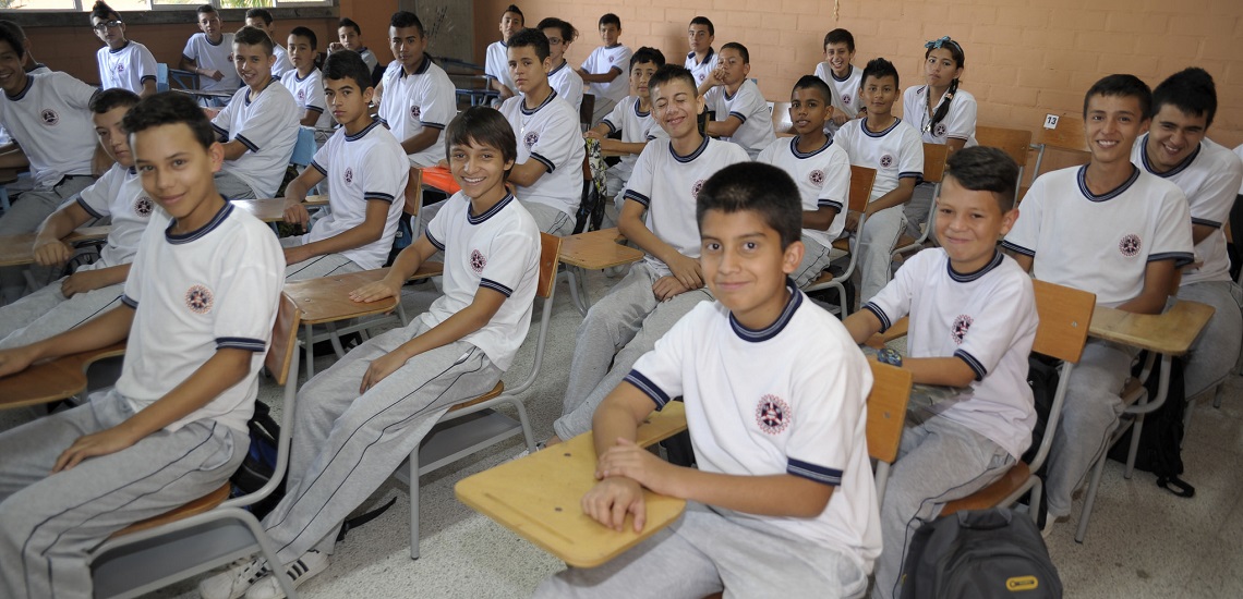 La educación es de todos y es compromiso de todos velar por que ningún niño se quede por fuera del sistema.