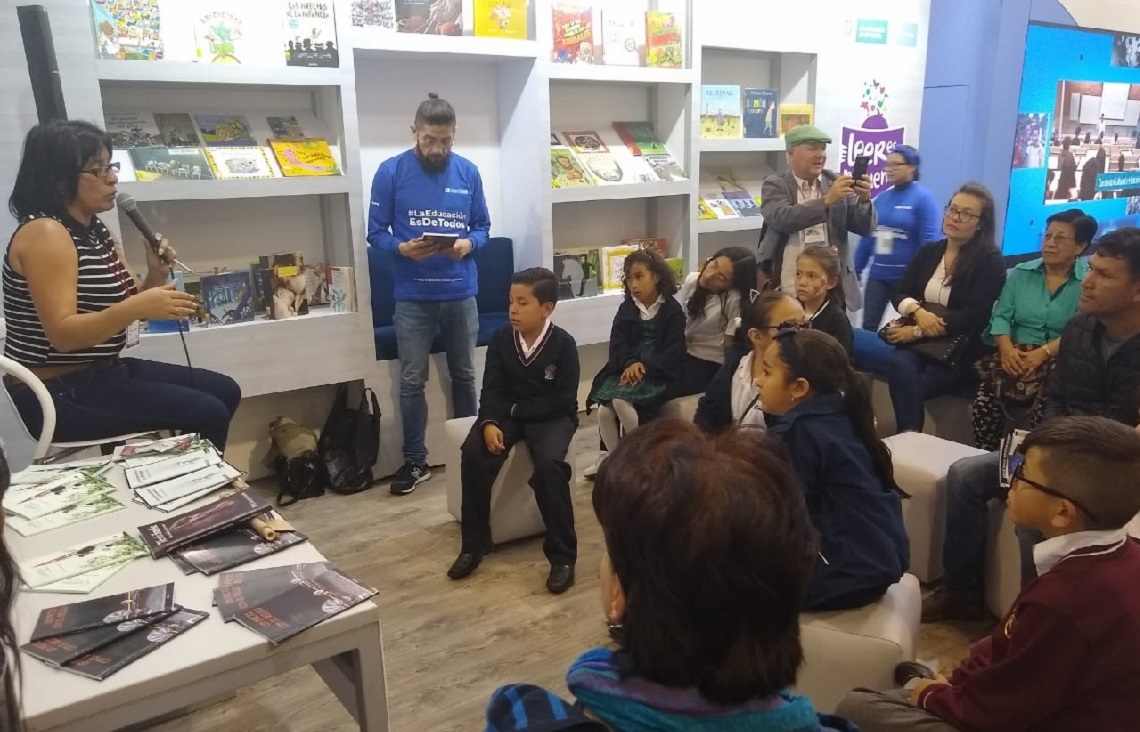 La poesía y la literatura infantil llenaron el stand del Ministerio de Educación en la Filbo 2019