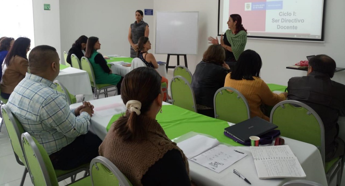 Un total de 3.935 directivos docentes, en 32 ciudades de Colombia, reciben formación en liderazgo, trabajo colaborativo, manejo de emociones y planeación conjunta.