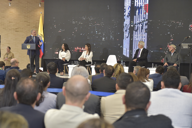 Imagen general de evento de inauguración del colegio Bicentenario de Independencia de Bogotá