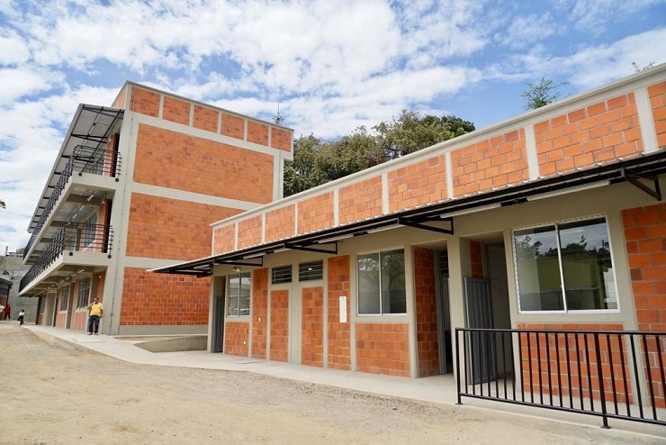 El Ministerio de Educación Nacional llegó a Neiva para entregar las obras del colegio Claretiano Gustavo Torres Parra y realizar un recorrido por las obras que se adelantan en la capital de Huila.