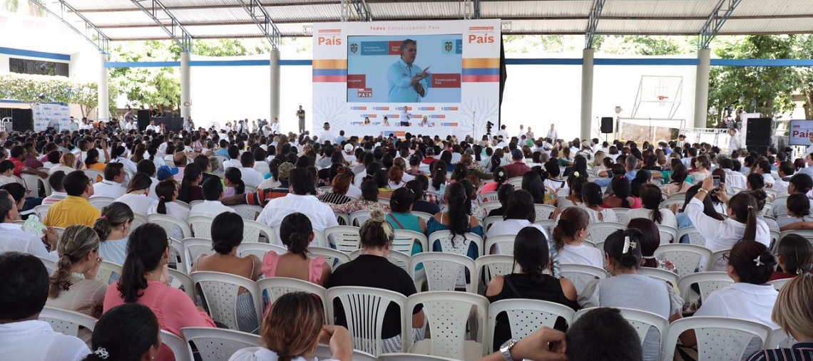 En el Colegio La Salle de Montería, el Primer Mandatario abrió un espacio de diálogo sobre las metas contenidas en el Plan Nacional de Desarrollo “Pacto por Colombia, Pacto por la Equidad”, relacionadas con temas educativos, sociales, ambientales, económicos, de gestión y seguridad para la ciudad, el Departamento y la región Caribe.