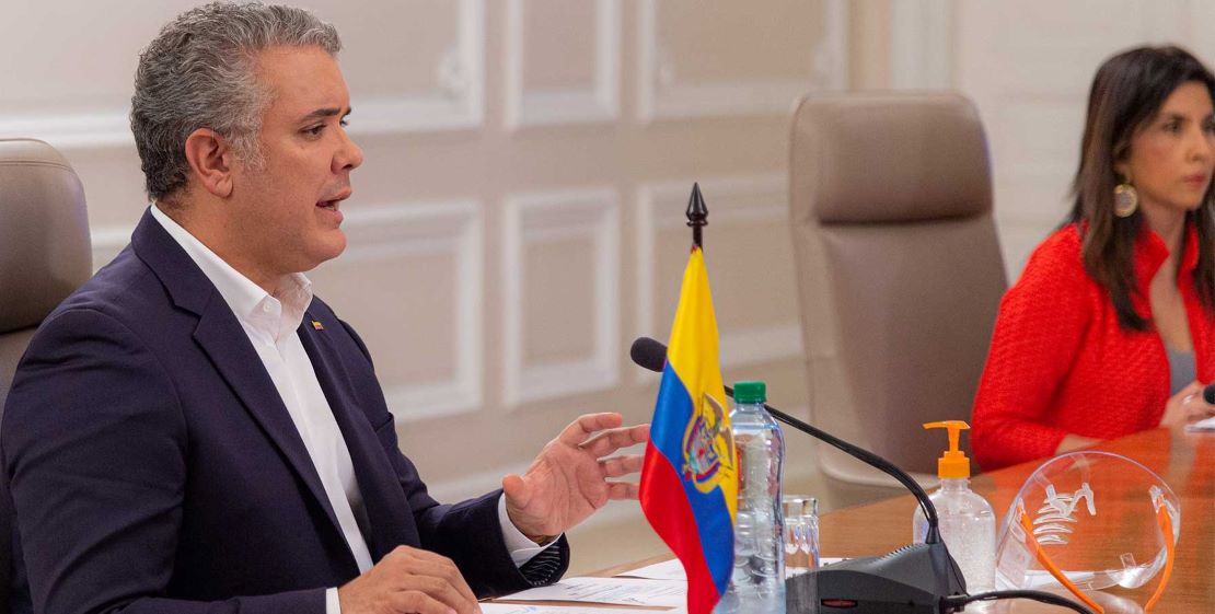 Foto del Presidente Duque y la Ministra de Educación María Victoria Angulo