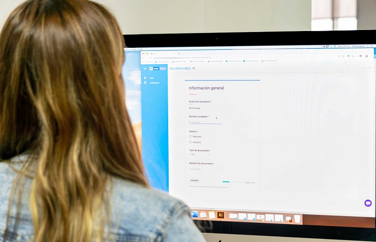 Imagen con uso de las TIC Imagen con uso de las TIC