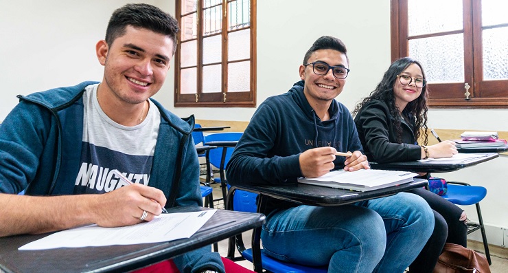 Estudiantes educación superior Estudiantes educación superior