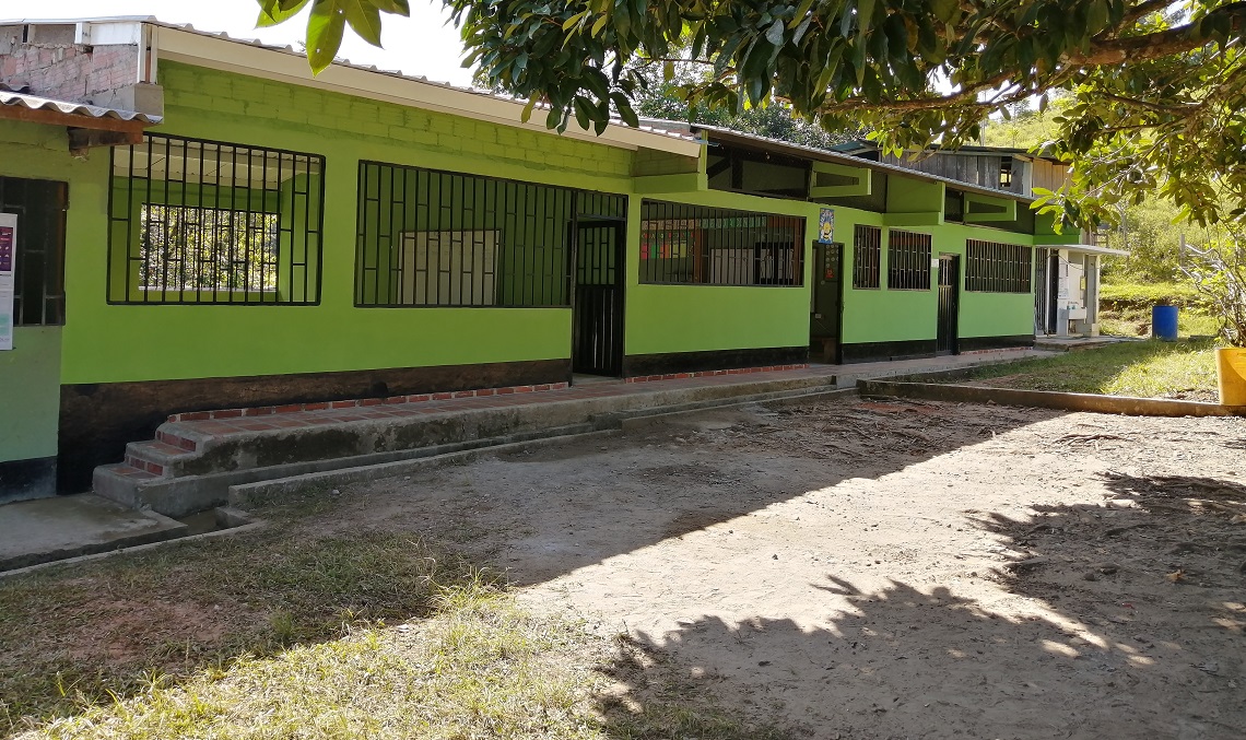 Mejoramiento y adecuación con 11 Instituciones Educativas rurales de 6 Departamentos del país.