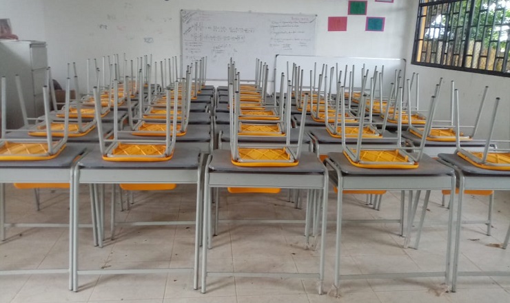 Bavaria realizó hoy la entrega protocolaria de 15.193 unidades de mobiliario escolar.