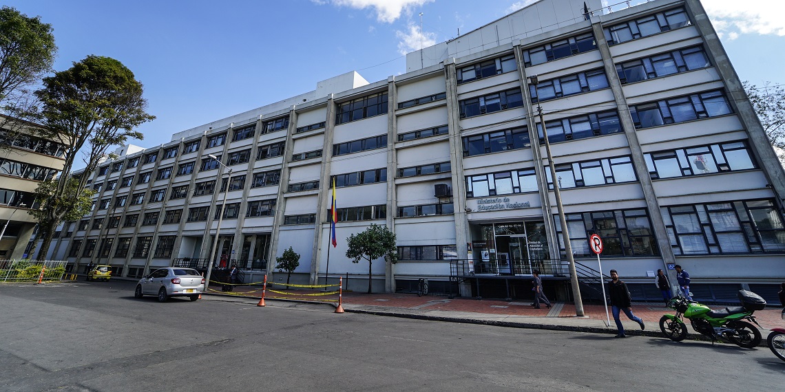 Fachada Ministerio de Educacion