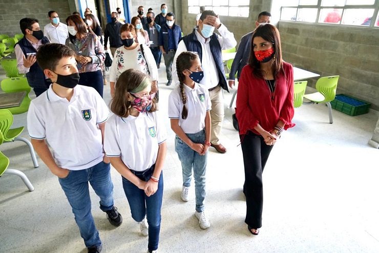 Se trata de 31 aulas para Educación Básica y Media (7 nuevas y 24 mejoradas) Se trata de 31 aulas para Educación Básica y Media (7 nuevas y 24 mejoradas)