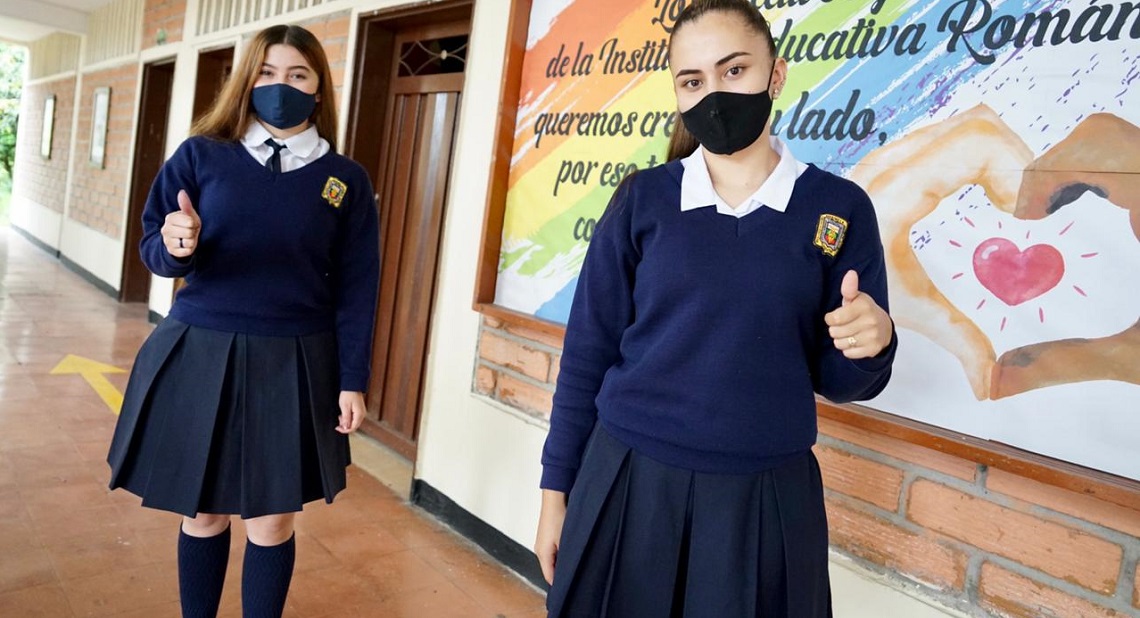 La titular de la cartera lideró un conversatorio junto a la Secretaría Departamental de Educación.