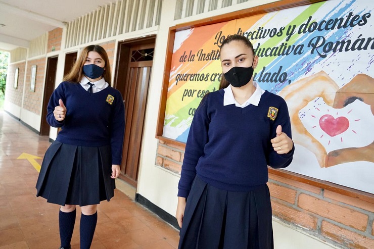 La titular de la cartera lideró un conversatorio junto a la Secretaría Departamental de Educación.
