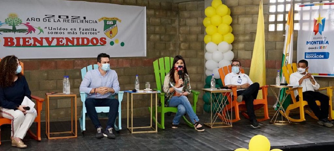 La ministra de educación, María Victoria Angulo, visitó la Institución Educativa Mercedes Ábrego de Montería