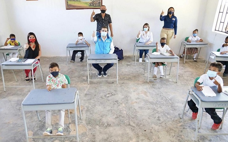 En la vereda Puerto Gaitán, la Ministra compartió con los estudiantes, docentes y Directivos Docentes de la Institución Educativa Rafael Segundo Turizo Martínez.