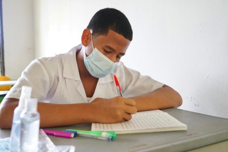 Estudiante en modalidad de alternancia educativa Estudiante en modalidad de alternancia educativa