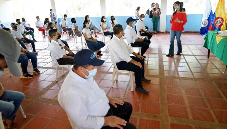 Ministra de Educación Maria Victoria Angulo en diálogo con jóvenes de Puerto Carreño