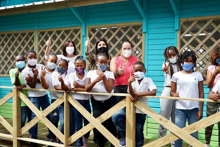 La jefe de la cartera educativa puso al servicio de la comunidad las nuevas aulas de la IE Bomboná. La jefe de la cartera educativa puso al servicio de la comunidad las nuevas aulas de la IE Bomboná.