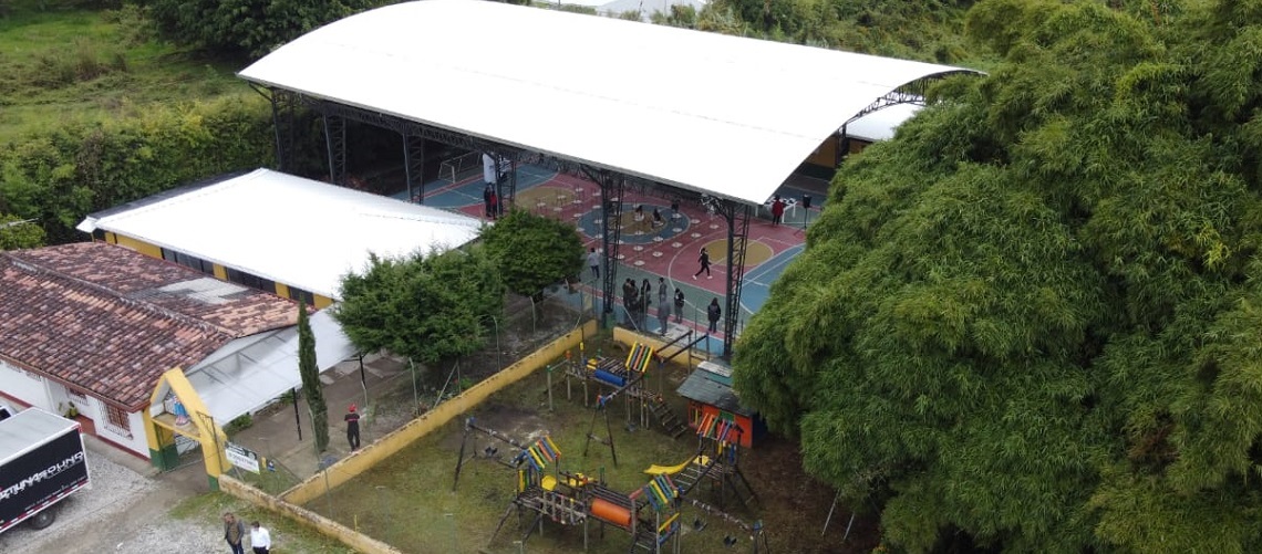 Con esta entrega en Rionegro estamos completando las 296 obras de mejoramiento rural entregadas en todo el país.