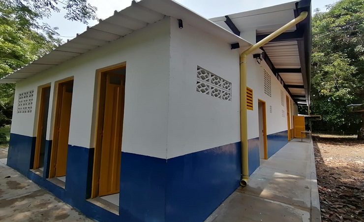 Ya han sido entregadas a las comunidades educativas rurales, un total de 296 obras de mejoramiento. Ya han sido entregadas a las comunidades educativas rurales, un total de 296 obras de mejoramiento.