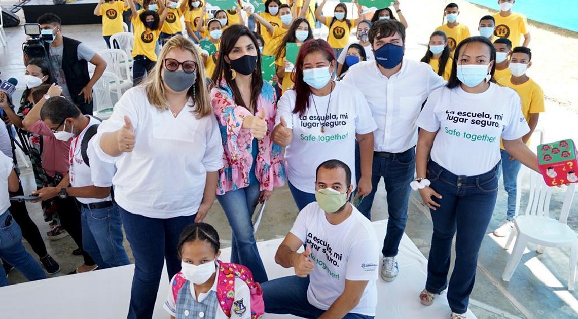 La ministra de Educación, María Victoria Angulo, destacó el apoyo de la comunidad educativa para garantizar un retorno seguro y efectivo.