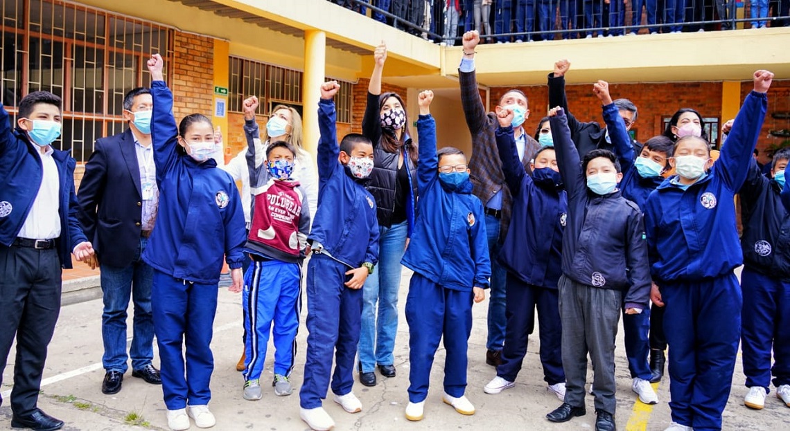 La ministra de Educación, María Victoria Angulo, llegó hoy a Tunja para acompañar a cientos de niños y jóvenes que retornaron a la presencialidad.